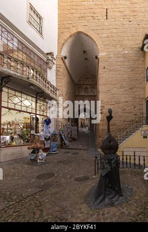 Torre de Almedina oder Arco de Almedina - Tore zur Altstadt von Coimbra Stockfoto