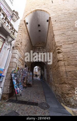 Torre de Almedina oder Arco de Almedina - Tore zur Altstadt von Coimbra Stockfoto