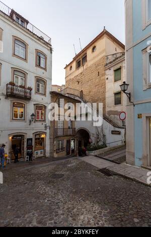 Torre de Almedina oder Arco de Almedina - Tore zur Altstadt von Coimbra Stockfoto