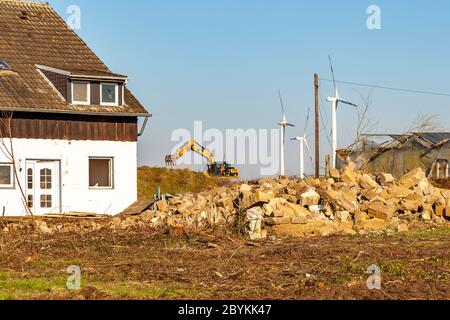 Verlassene Stadt Borschemich, Deutschland. Braunkohlevorkommen unter Dörfern im Niederrhein führen dazu, dass die Bewohner ihren Besitz und ihr Lebenszentrum verlassen Stockfoto