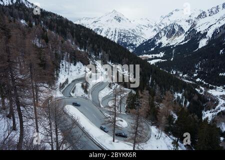 Schöne Naturlandschaft, herrliche Aussicht auf das Alpental. Lage Ort Maloja Pass Schweizer Alpen, Kanton Graubünden, Schweiz, Europa. Attracti Stockfoto