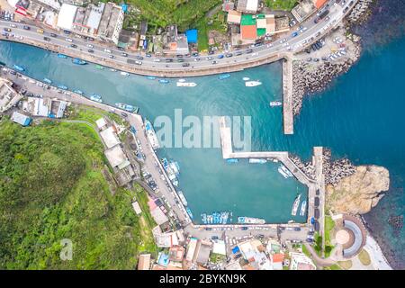 Luftaufnahme des Hafens von Bitou, Nordostecke, New Taipei City, Taiwan. Stockfoto