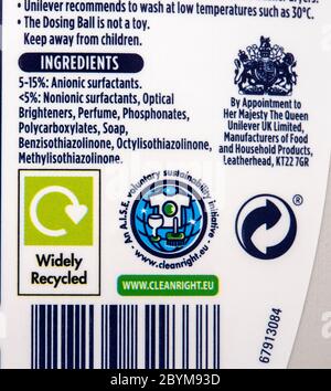 Cleanright.EU Logo und weit recyceltes Logo auf einer unilever Persil Waschflüssigkeit Stockfoto