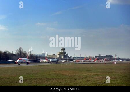 20.03.2019, Berlin, Deutschland - Blick auf den Turm und das Terminal des Flughafens Berlin-Tegel. 00S190320D131CAROEX.JPG [MODELLFREIGABE: NICHT ZUTREFFEND, KORREKT Stockfoto