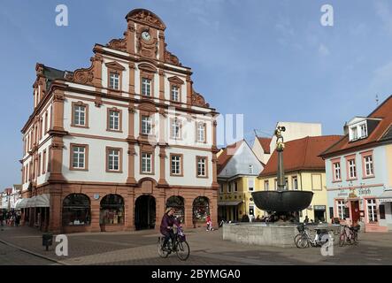 29.02.2020, Speyer, Rheinland-Pfalz, Deutschland - Barockgebäude Alte Muenze und Sankt Georgsbrunnen. 00S200229D489CAROEX.JPG [MODELLFREIGABE: NEIN, Stockfoto