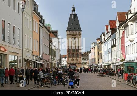 29.02.2020, Speyer, Rheinland-Pfalz, Deutschland - Menschen an der Maximilianstraße. 00S200229D498CAROEX.JPG [MODEL RELEASE: NEIN, PROPERTY RELEASE: NEIN Stockfoto