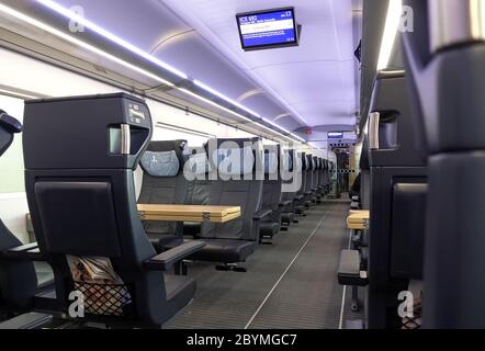 01.03.2020, Leipzig, Sachsen, Deutschland - Großraumwagen der 1. Klasse eines ICE 4. 00S200301D559CAROEX.JPG [MODELLFREIGABE: NEIN, EIGENTUMSFREIGABE: Stockfoto