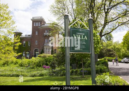 Litchfield Villa, oder "Grace Hill", ist ein italienisches Herrenhaus, das 1854–1857 auf einem großen privaten Anwesen in Prospect Park, Brooklyn, New Y, erbaut wurde Stockfoto