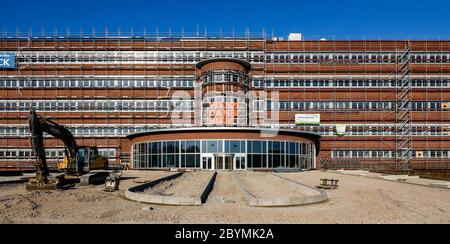 20.04.2020, Bochum, Nordrhein-Westfalen, Deutschland - MARK 517, Umbau des ehemaligen Opel-Werks in Bochum, das Opel-Verwaltungsgebäude wird b Stockfoto