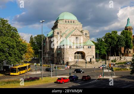 25.05.2020, Essen, Nordrhein-Westfalen - die alte Synagoge in der Essener Innenstadt ist heute das Haus der jüdischen Kultur in Essen. 00X200525D030CAR Stockfoto