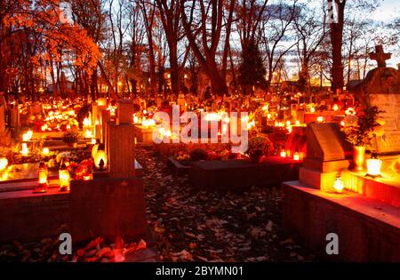 Rakowicki Friedhof, einer der bekanntesten Friedhöfe Polens, im Zentrum von Krakau, Polen. Stockfoto