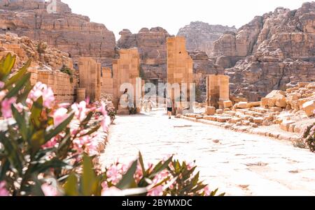 Schöne Aussicht auf die Königsgräber in Petra. Das Korinthische Grab. UNESCO-Weltkulturerbe. Natur von Petra, Jordanien. Petra Stockfoto