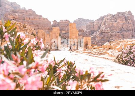 Schöne Aussicht auf die Königsgräber in Petra. Das Korinthische Grab. UNESCO-Weltkulturerbe. Natur von Petra, Jordanien. Petra Stockfoto