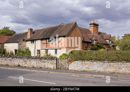 Das mittelalterliche Bauernhaus in Wilmcote bei Stratford-upon-Avon, in dem die Mutter und Großeltern des Dramatikers William Shakespeare lebten. Stockfoto