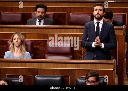 Madrid, Spanien; 10/06/2020.- Pablo Casado Volkspartei (PP).Pedro Sanchez, der spanische Präsident, gewinnt die Stimmen für das Mindestlebenseinkommen (IMV auf spanisch) und nur die rechtsextreme Vox-Partei stimmt dagegen. Das Mindestlebenseinkommen ist das Einkommen, mit dem der Staat die Armut und Ungleichheit im Königreich Spanien bekämpfen will, das zu den höchsten in Europa gehört. Sie wird zwischen 461 und 1,100 Euro liegen. Dieses lebenswichtige Einkommen wird 850,000 Familien erreichen, die etwa 2.3 Millionen Menschen gruppieren, und die Regierung plant, dass der Betrag in erster Linie Haushalte mit einem Einkommen pro Einheit erreicht Stockfoto