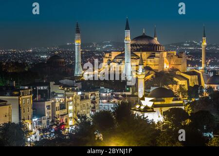 Abend-Blick auf die Hagia Sophia in Istanbul, Türkei Stockfoto