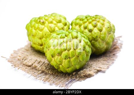 Custard Apfel isoliert auf weißem Hintergrund Stockfoto