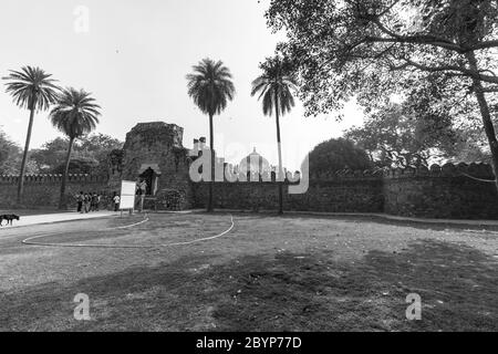 Humayun's Tomb, Delhi - Eintrittssicht auf das erste Gartengrab auf dem indischen Subkontinent. Das Grab ist ein hervorragendes Beispiel für persische Architektur. Stockfoto