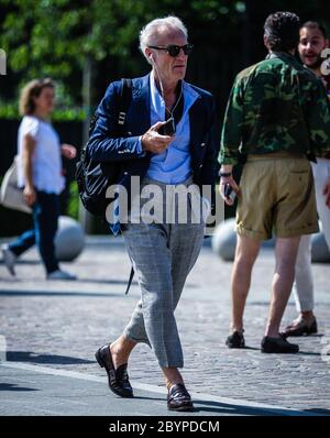 FLORENZ, Italien - Juni 11 2019: Männer auf der Straße in Florenz. Stockfoto