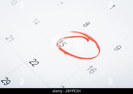 2020 Kalenderseite in rot eingekreist wichtiges Datum. Zeitleiste, Zeit, Konzept, Idee, Management Stockfoto