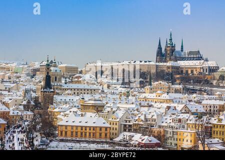 Prag im Winter, Panorama und Stadtbild Stockfoto