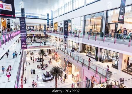 Innenansicht der Dubai Mall - das größte Einkaufszentrum der Welt Stockfoto