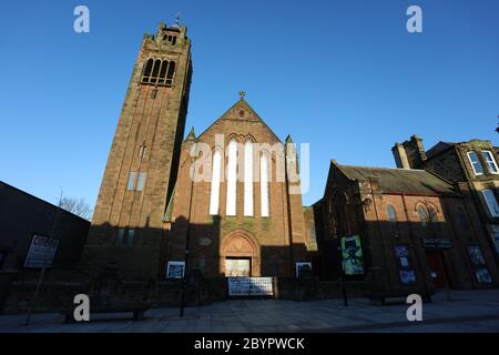 Eine kleine schottische Stadt (Bevölkerung ca. 16.000) unter Verschluss in den Central Lowlands von Schottland. Stockfoto