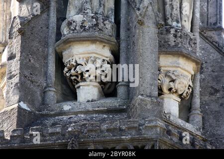 Der berühmte imp auf Ilam Cross, ein gotisches Denkmal für Mary Watts-Russell im Staffordshire Dorf Stockfoto