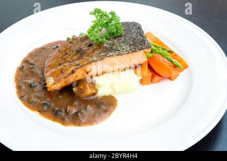 Gegrilltes Lachssteak Stockfoto