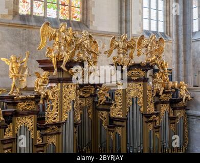 kirchenorgel in der Kathedrale von Mariä Himmelfahrt und Johannes dem Täufer, ehemaliges Kloster in Kutna Hora. Tschechische Republik, Europa Stockfoto