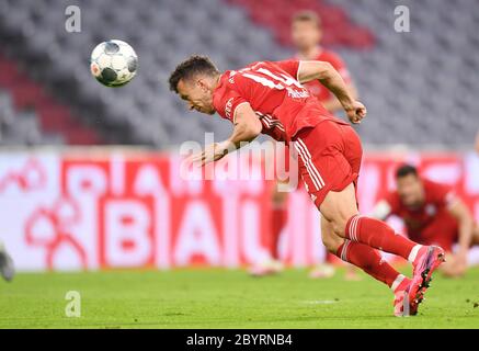 München, 10. Juni 2020 Ivan PERISIC, FCB 14 schießt Tor für 1-0 FC BAYERN MÜNCHEN - EINTRACHT FRANKFURT im DFB-Pokal Saison 2019/2020. Foto: © Peter Schatz / Alamy Stock Photos /Lennard Preiss/Witters/ Pool - DFL-BESTIMMUNGEN VERBIETEN JEDE VERWENDUNG VON FOTOS als BILDSEQUENZEN und/oder QUASI-VIDEO - Nationale und internationale Nachrichtenagenturen NUR zur redaktionellen Verwendung Quelle: Peter Schatz/Alamy Live News Stockfoto