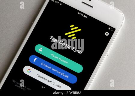 Die Anmeldeseite für die mobile App Zynn wird auf einem Smartphone angezeigt. Zynn stammt aus Kuaishou, einem Rivalen des TikTok-Schöpfers Bytedance in China. Stockfoto