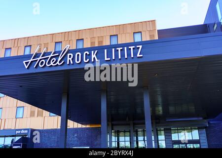 Lititz, PA / USA - 16. November 2019: Das Hotel Rock Lititz feiert Musik und Kunst und bietet Unterkunft im Komplex Rock Lititz. Stockfoto