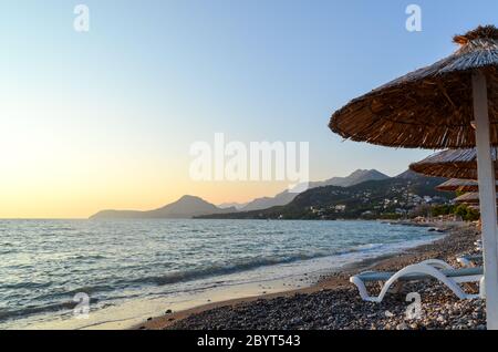 Sonnenuntergang am Strand von Bar, Montenegro Stockfoto