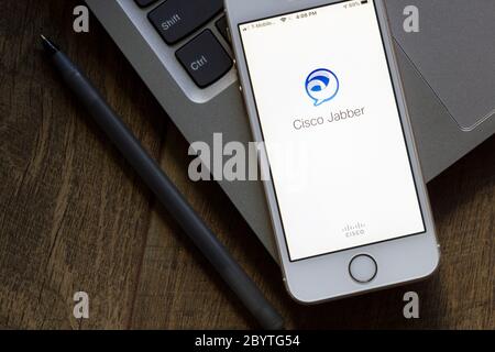 Die Begrüßungsseite der Cisco Jabber Mobile App wird auf einem Smartphone angezeigt. Jabber ist ein Instant Messaging-Dienst auf Basis von XMPP. Stockfoto