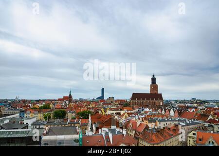 Wroclaw Stadt Luftaufnahme im Sommer. Luftaufnahme der Stadt einschließlich der Altstadt von Breslau, Polen Stockfoto