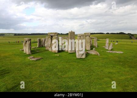 Stonehenge ist ein prähistorisches Denkmal und eines der Wunder der Welt. Es befindet sich in Salisbury, Wiltshire. Stockfoto