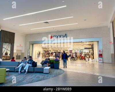 Orlando, FL/USA-17/20: Die Macy's Schaufenster in der Florida Mall in Orlando, Florida. Stockfoto