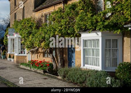 Cottage an der Hauptstraße, Broadway, Worcestershire Stockfoto