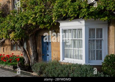 Cottage an der Hauptstraße, Broadway, Worcestershire Stockfoto