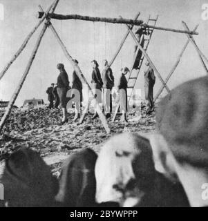 Öffentliche Hinrichtung von 54 Polen im Dorf Rożki bei Radom. Deutsch-besetzten Polen, 1942 Stockfoto