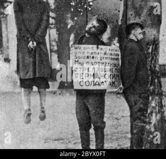 Osteuropa während des Zweiten Weltkriegs. Partisanen von Nazi-deutschen Truppen gehängt. Foto aufgenommen in besetzten Gebieten der UdSSR oder Polen (ca. Unbekanntes Datum) Stockfoto