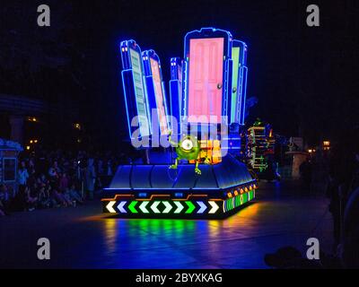 ANAHEIM, KALIFORNIEN - 2. Dezember 2016 - Disneyland's Paint the Night Parade Stockfoto