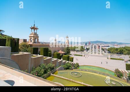 Brunnen in der Nähe des Nationalen Kunstmuseums in Barcelona Stockfoto