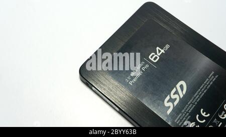 Festplatte, Datenträger und Systeme für Computer dekstop und Laptop. Das Speichermodell wird jetzt durch Solid Stade-Laufwerke oder SSD durch ein b ersetzt Stockfoto