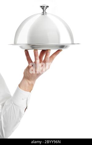 Hand des Kellners mit Deckel Cloche Stockfoto