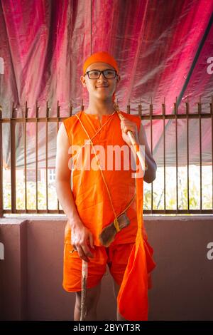 Kathmandu, Nepal - Juni 11,2019: Hindu Brahmane Junge posiert für ein Foto während der religiösen Zeremonie Bratabandha in Kathmandu Stockfoto