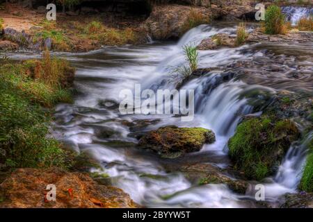 Farbenfrohe Wasserfälle in HDR Stockfoto