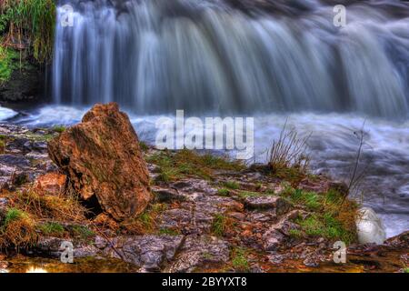 Farbenfrohe Wasserfälle in HDR Stockfoto