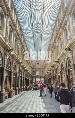 BRÜSSEL, BELGIEN - MAI 16 : Galleries st Hubert in Brüssel, Belgien am 16. Mai 2014 Stockfoto